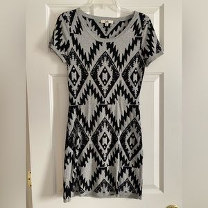 Ya Los Angeles Sweater Dress, Medium - short-sleeved, gray, geometric pattern